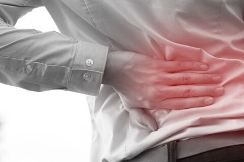 Schmerzen im unteren Rückenbereich, die durch eine lokale Entzündung verursacht werden