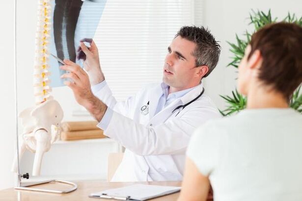 Konsultation mit einem Spezialisten für zervikale Osteochondrose